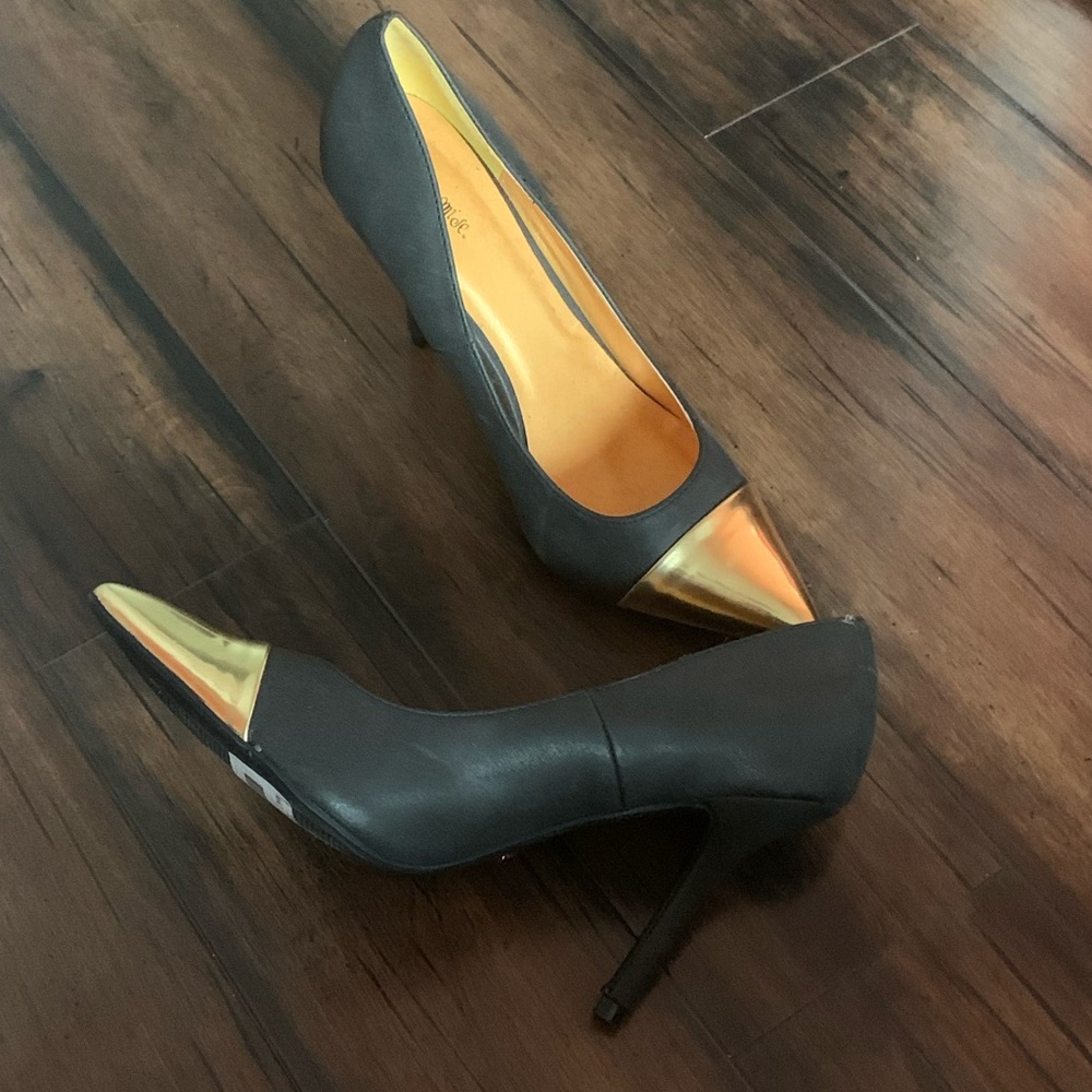 Heels - Picture 3 of 5